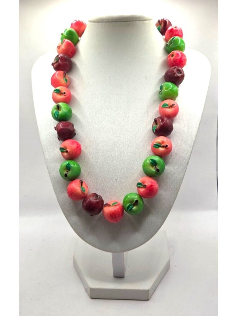 Vintage Apple-Themed Acrylic Beaded Necklace Multicolor Red Green Apples
